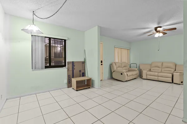 $212,000 | 5280 Las Verdes Circle, Unit 219, Delray Beach, FL 33484