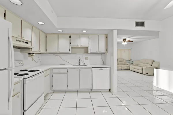 $212,000 | 5280 Las Verdes Circle, Unit 219, Delray Beach, FL 33484