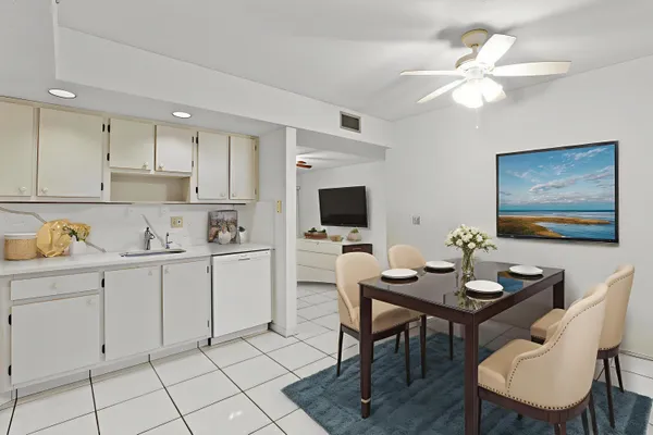 $212,000 | 5280 Las Verdes Circle, Unit 219, Delray Beach, FL 33484
