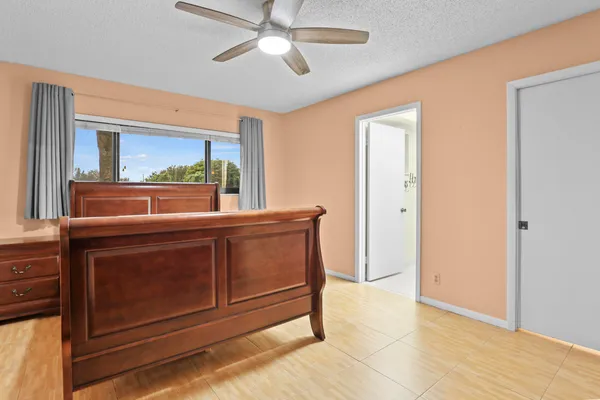$212,000 | 5280 Las Verdes Circle, Unit 219, Delray Beach, FL 33484