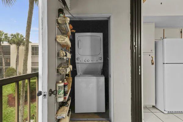 $212,000 | 5280 Las Verdes Circle, Unit 219, Delray Beach, FL 33484
