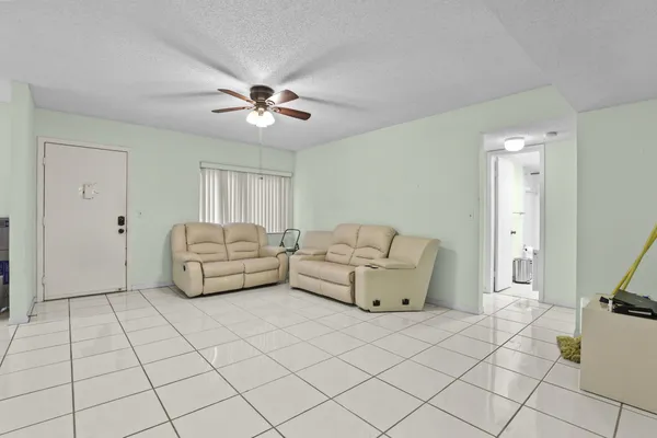 $212,000 | 5280 Las Verdes Circle, Unit 219, Delray Beach, FL 33484