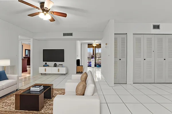 $212,000 | 5280 Las Verdes Circle, Unit 219, Delray Beach, FL 33484