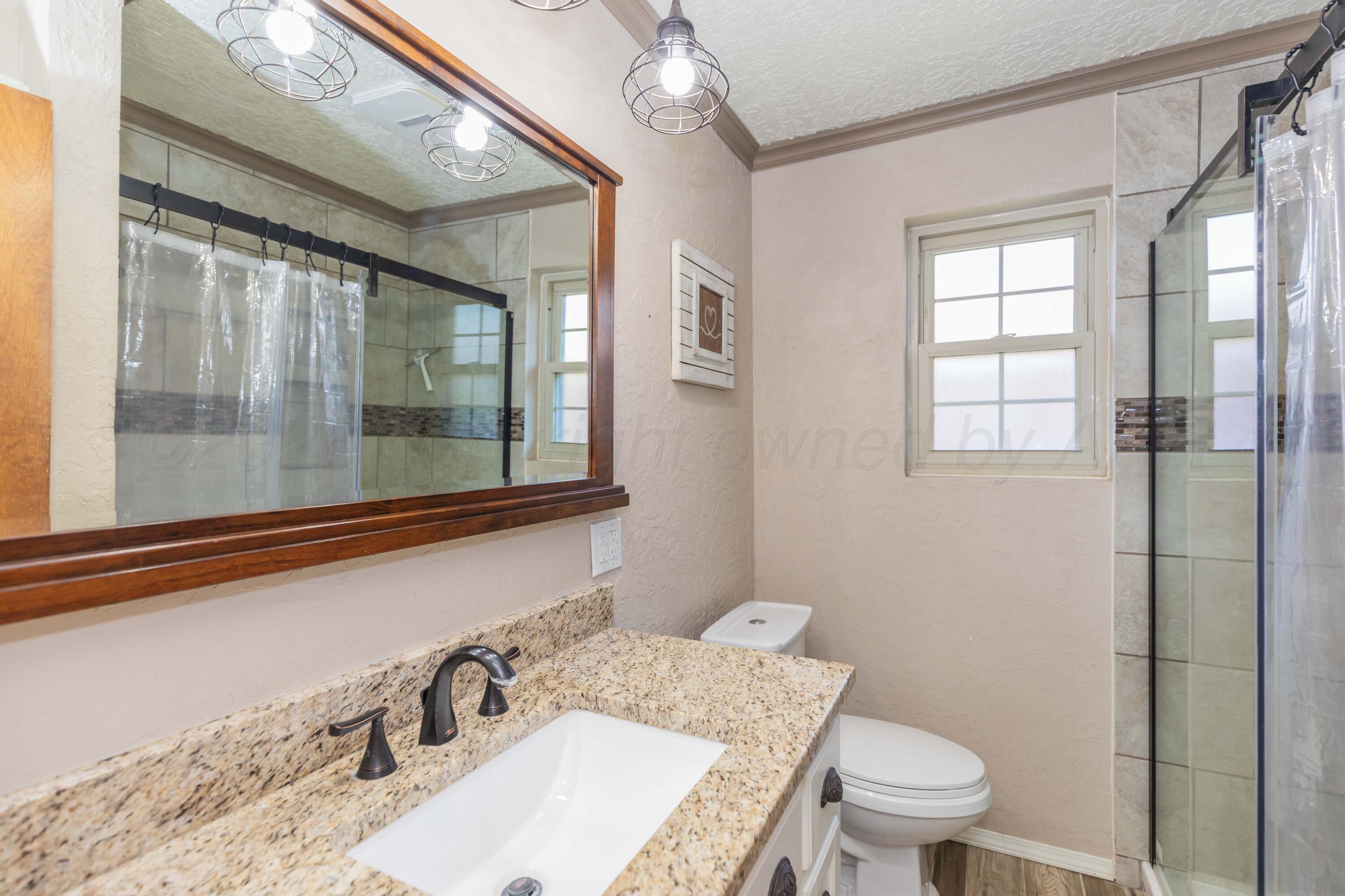 8135 Coronado Trail Amarillo, TX 79110 - Photo 26 of 38 BATHROOM 2 VIEW 1