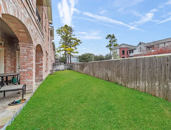 $2,800 | 28 Versante Court, Houston, TX 77070