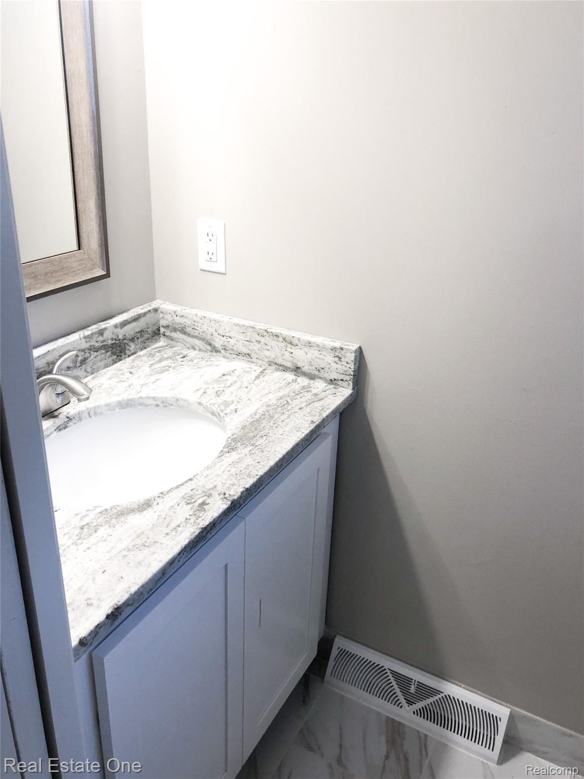 2222 Cole Road Lake Orion, MI 48362 - Photo 17 of 25 16a.jpeg