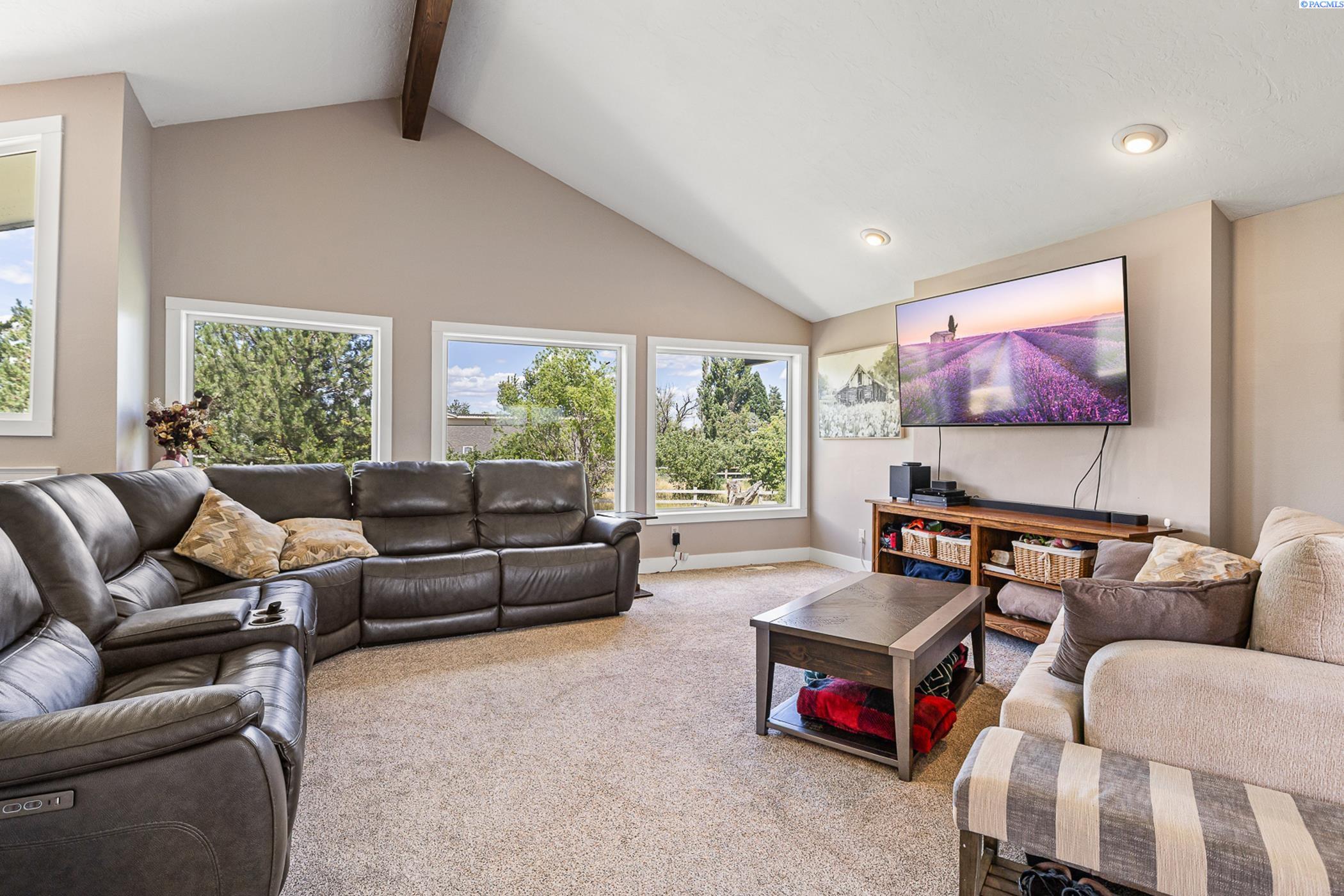 40223 East Ruppert Road Benton City, WA 99320 - Photo 6 of 44 Gallery Image 6