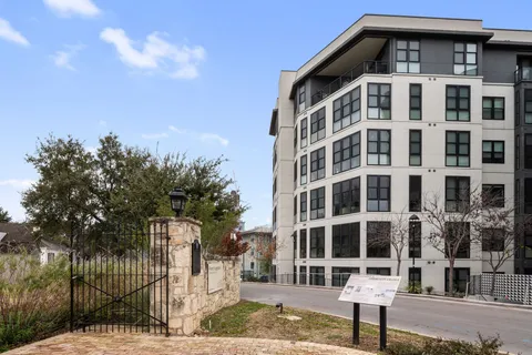 $585,000 | 800 Embassy Drive, Unit 236, Austin, TX 78702