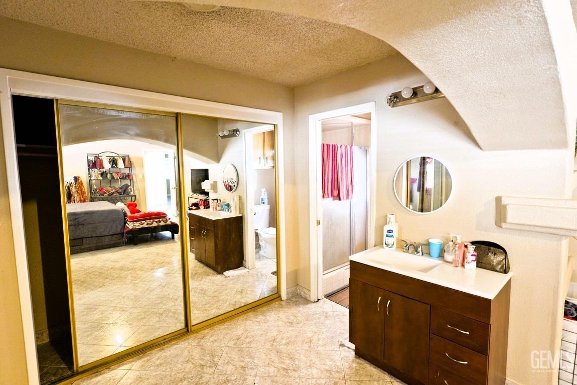 Undisclosed Address Bakersfield, CA 93309 - Photo 25 of 37 a en suite bathroom with a sink mirror and vanity