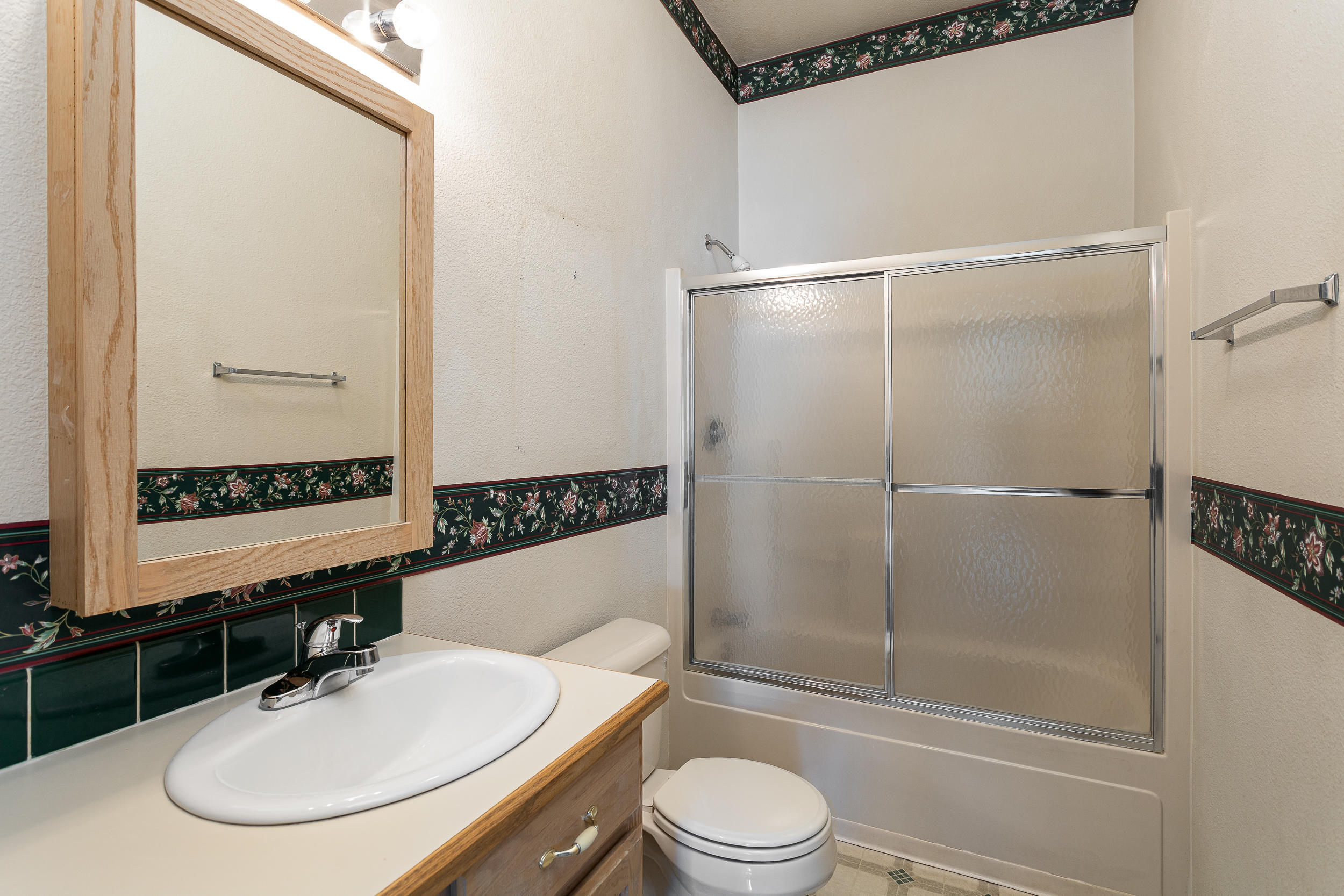 3811 Commonwealth Road Yakima, WA 98901 - Photo 23 of 29 Main Bath