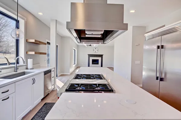 $650,000 | 1595 Spinaker Drive, Woodbury, MN 55125