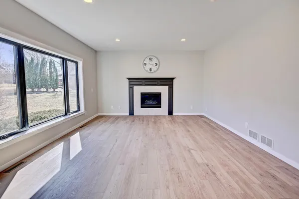 $650,000 | 1595 Spinaker Drive, Woodbury, MN 55125