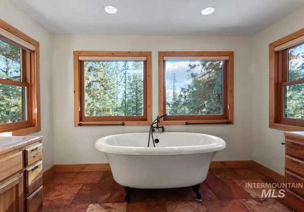 $1,700,000 | 4 Chino Spur, Cascade, ID 83611