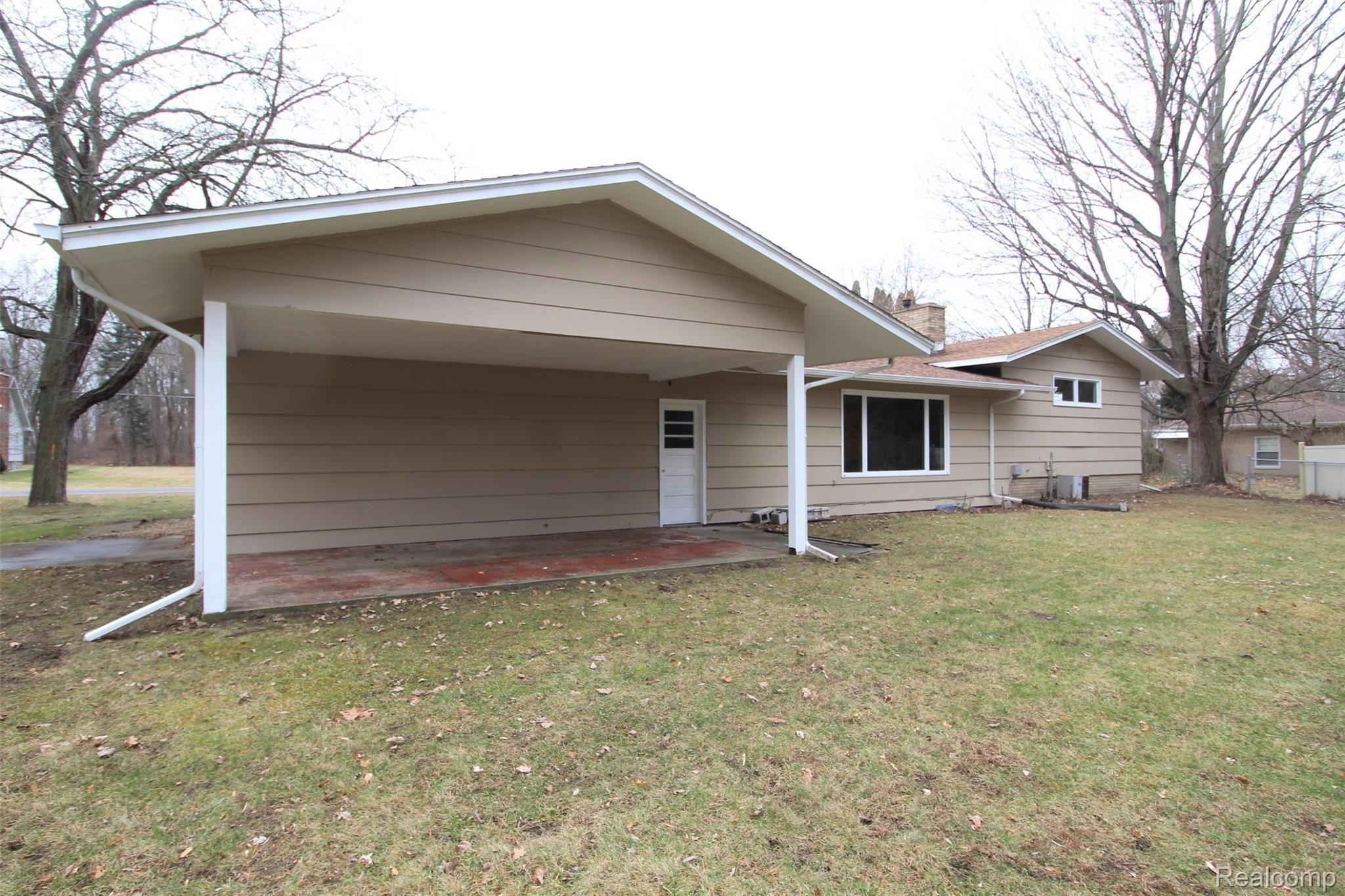 4241 Baker Road Bridgeport, MI 48722 - Photo 3 of 29 IMG_0867.JPG