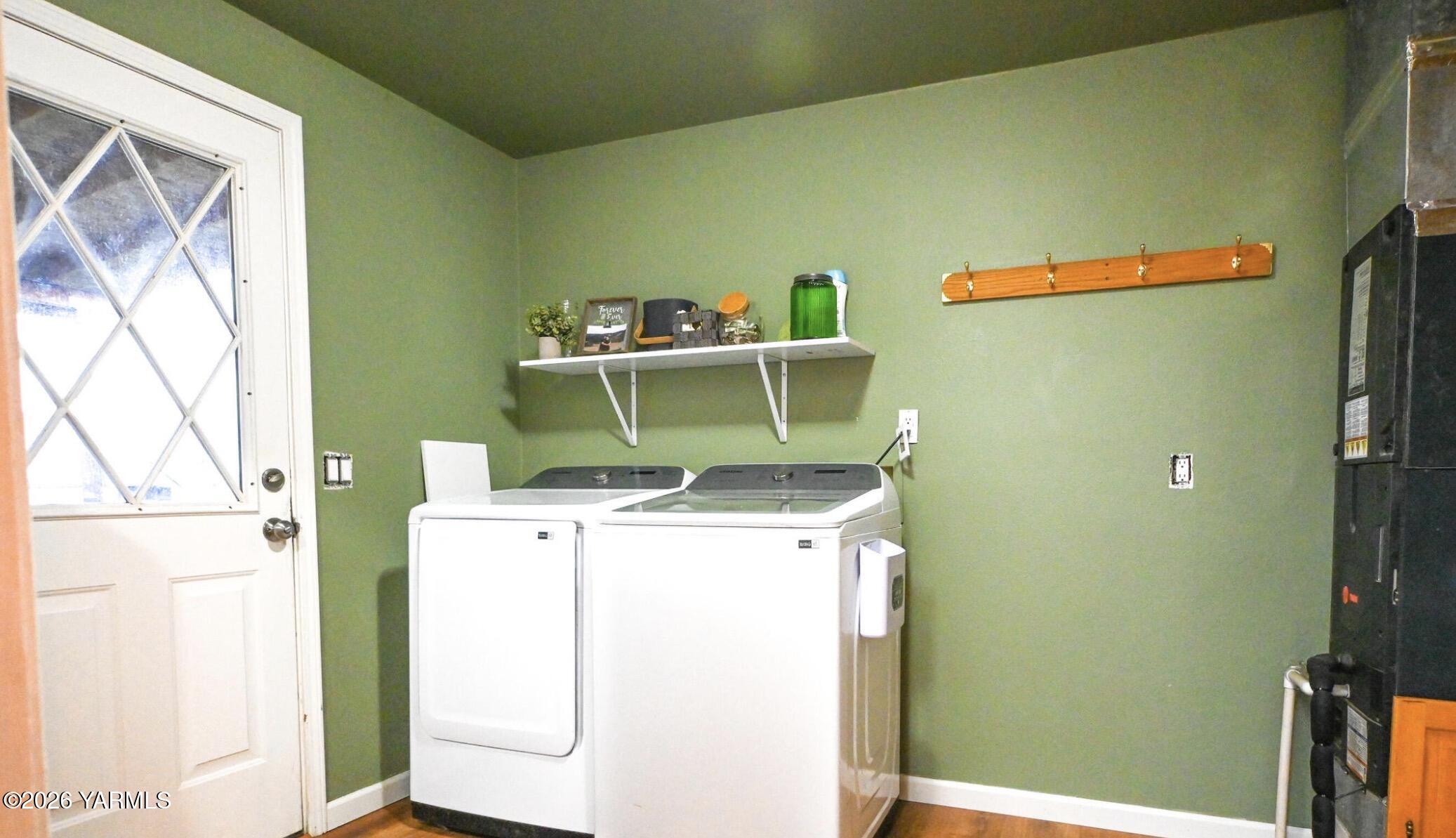 9621 Meadowbrook Road Yakima, WA 98903 - Photo 12 of 26 a utility room with dryer and washer