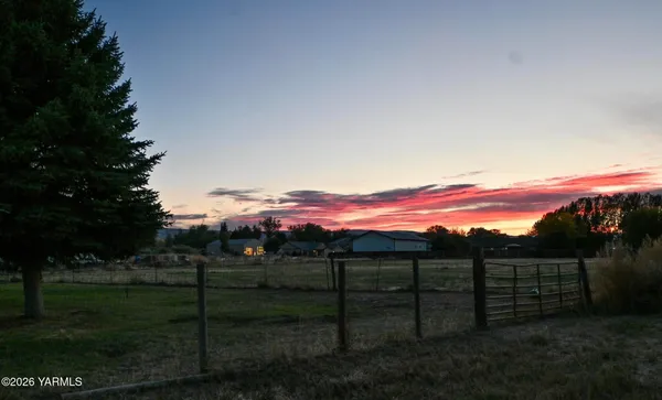 $535,000 | 9621 Meadowbrook Road, Yakima, WA 98903