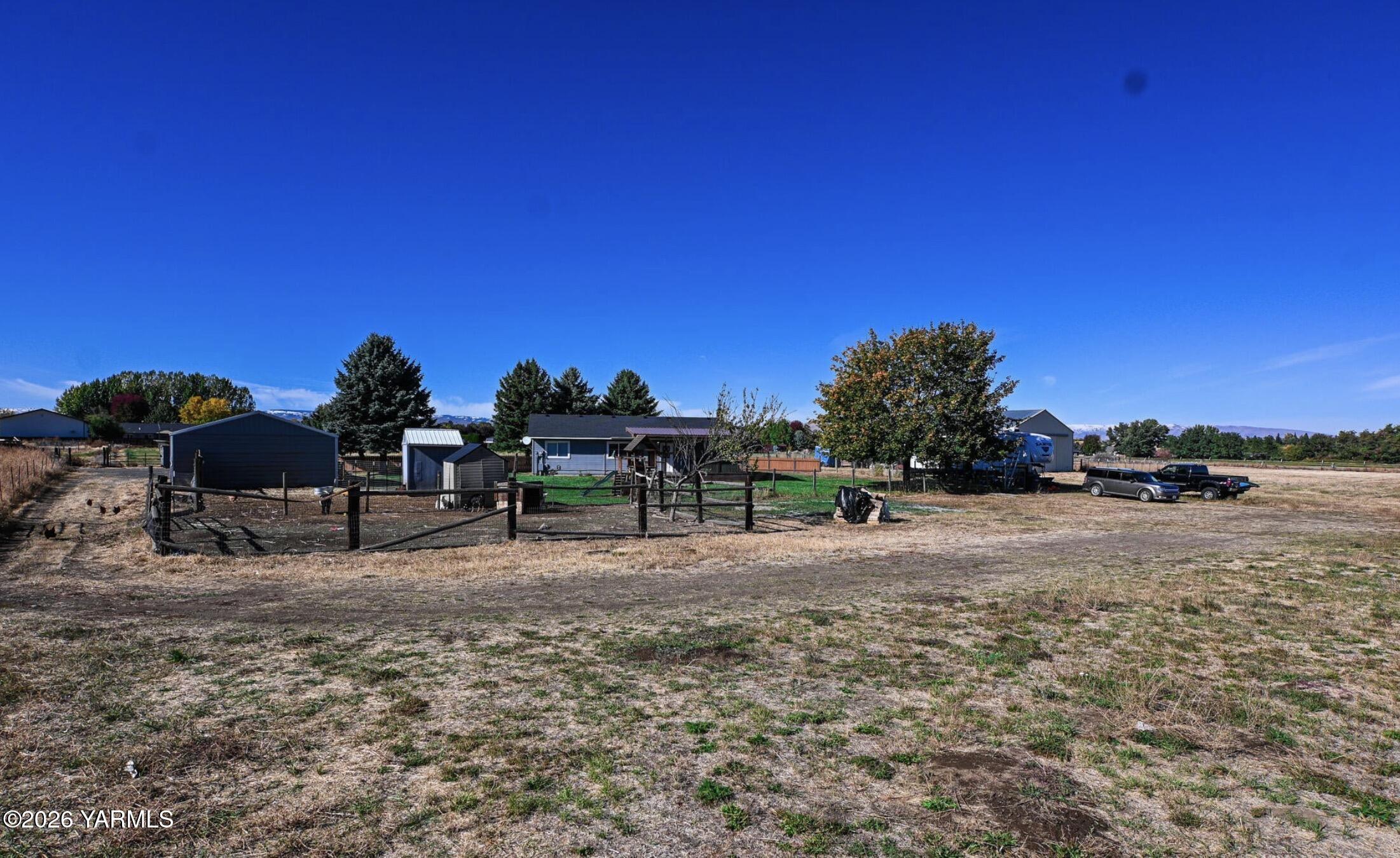 9621 Meadowbrook Road Yakima, WA 98903 - Photo 21 of 26 a view of a dirt road with a building in the background