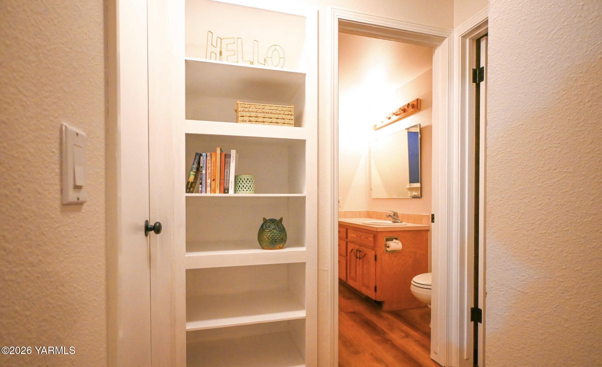 9621 Meadowbrook Road Yakima, WA 98903 - Photo 8 of 26 a bathroom with a tub and a shower
