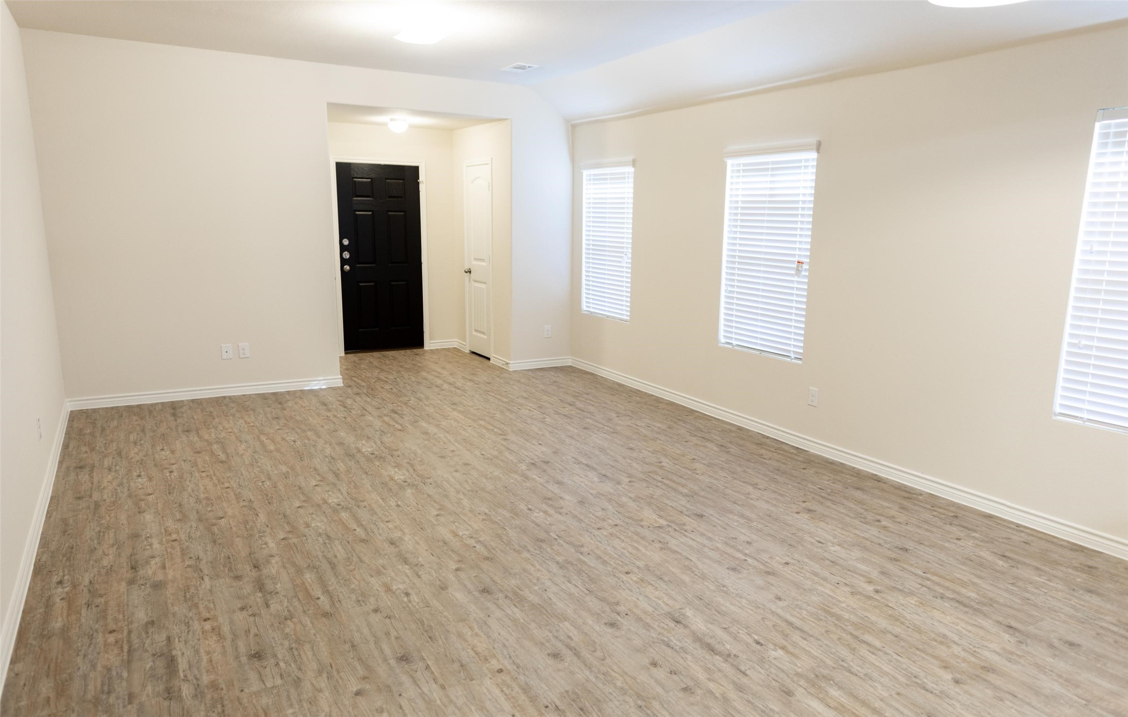 13815 Winding Path Lane Willis, TX 77378 - Photo 8 of 13 an empty room with windows