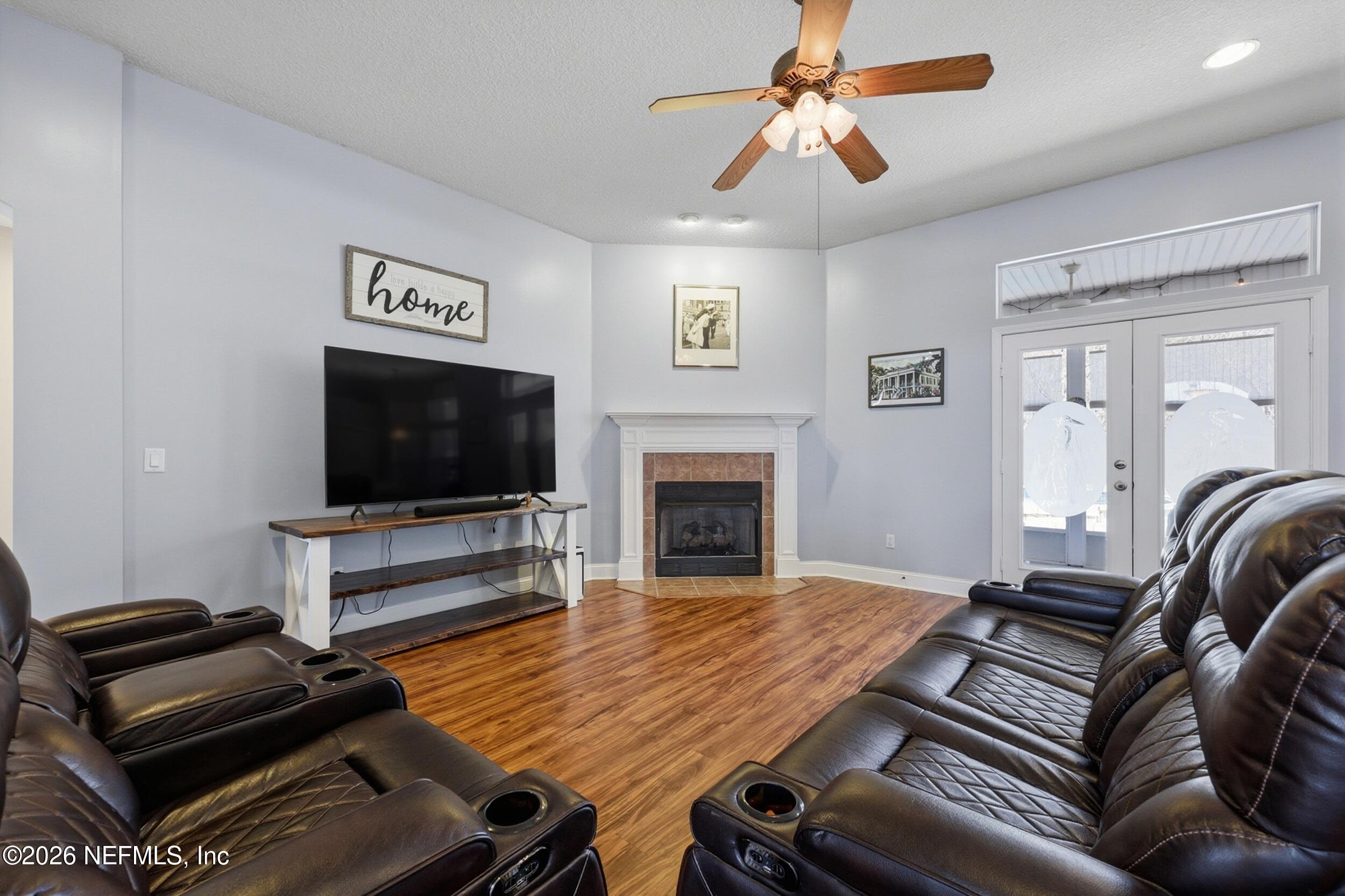44808 Green Meadows Lane Callahan, FL 32011 - Photo 15 of 41 a living room with furniture and a flat screen tv