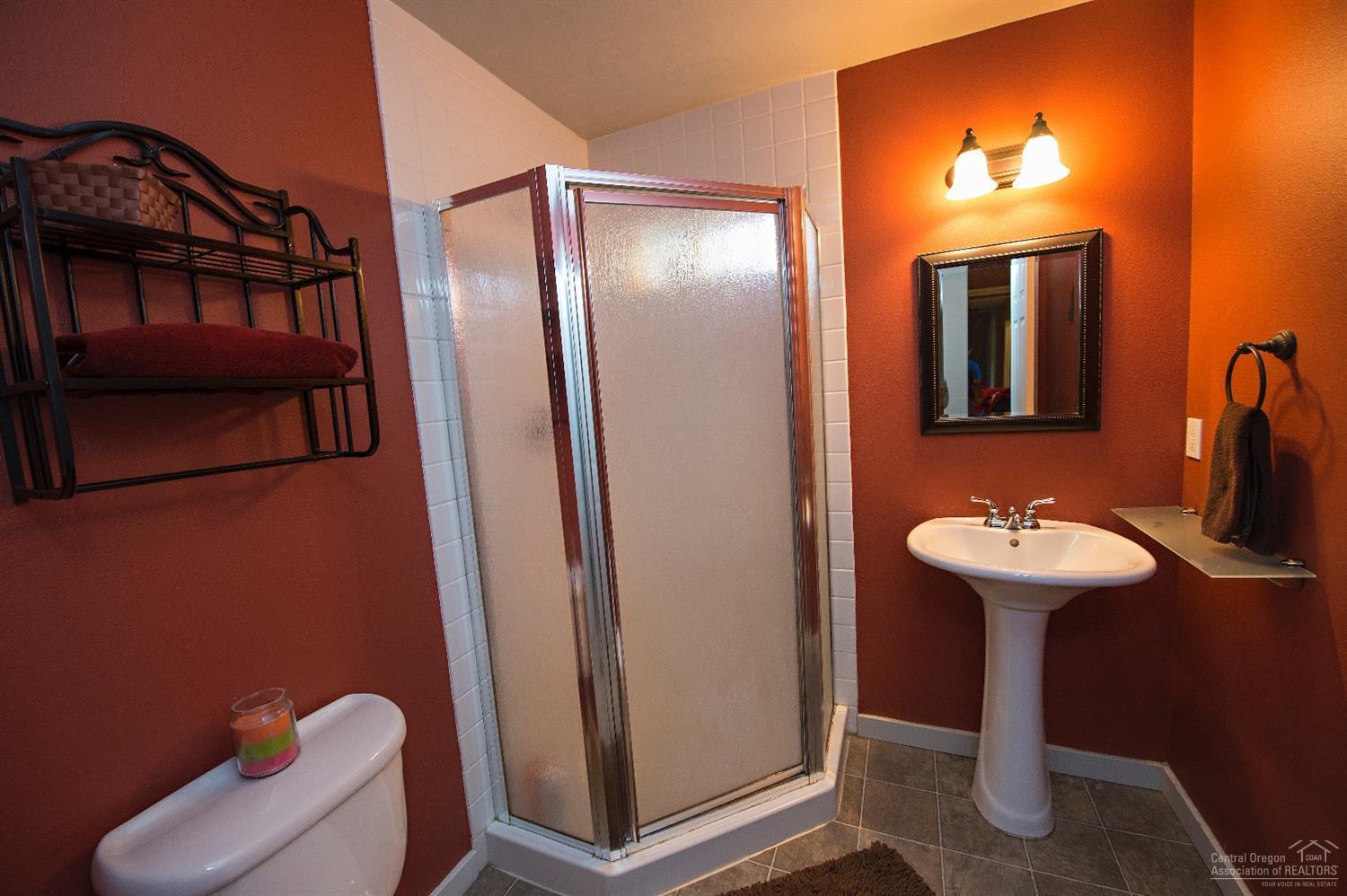 1065 Northwest Rimrock Drive Redmond, OR 97756 - Photo 18 of 23 Gallery Image 18