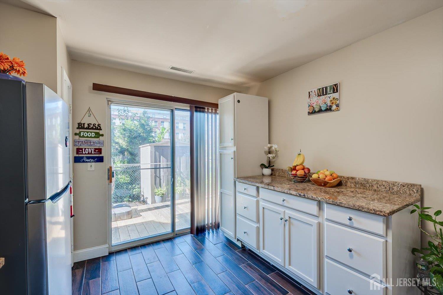 57 Renaissance Lane New Brunswick, NJ 08901 - Photo 10 of 29 Gallery Image 10