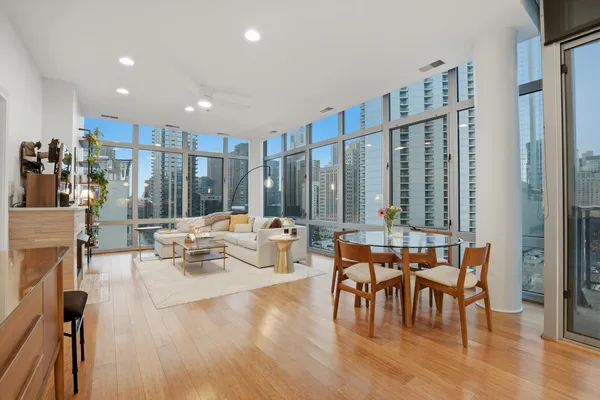 $635,000 | 101 West Superior Street, Unit 904, Chicago, IL 60654