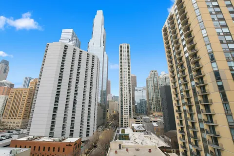 $635,000 | 101 West Superior Street, Unit 904, Chicago, IL 60654
