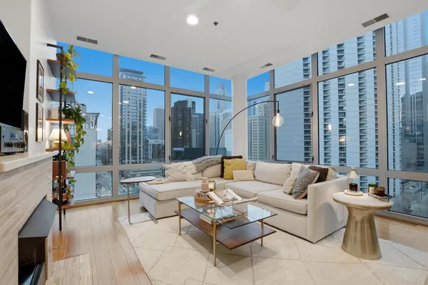 $635,000 | 101 West Superior Street, Unit 904, Chicago, IL 60654