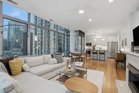 $635,000 | 101 West Superior Street, Unit 904, Chicago, IL 60654