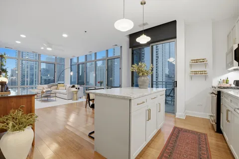 $635,000 | 101 West Superior Street, Unit 904, Chicago, IL 60654
