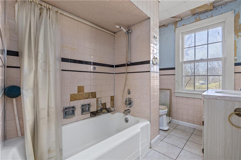 4267 Glen Eden Road Cranberry Township, PA 16066 - Photo 13 of 25 a bathroom with a sink a toilet and shower