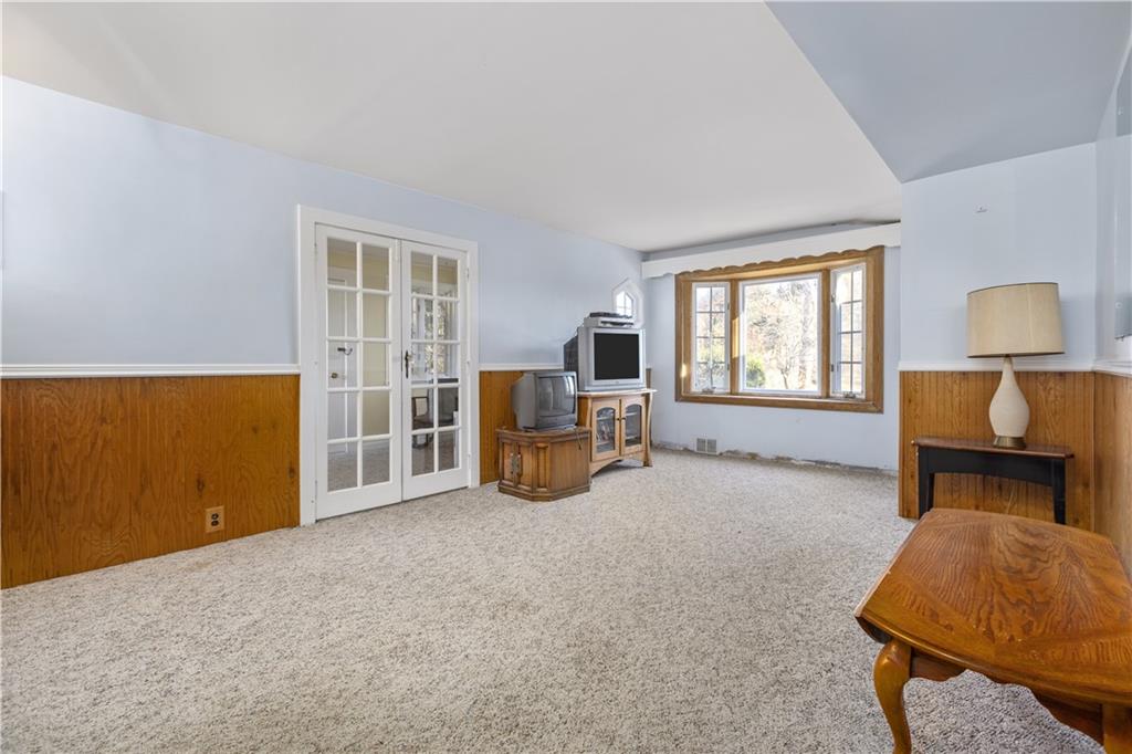 4267 Glen Eden Road Cranberry Township, PA 16066 - Photo 10 of 25 a livingroom with furniture and a window