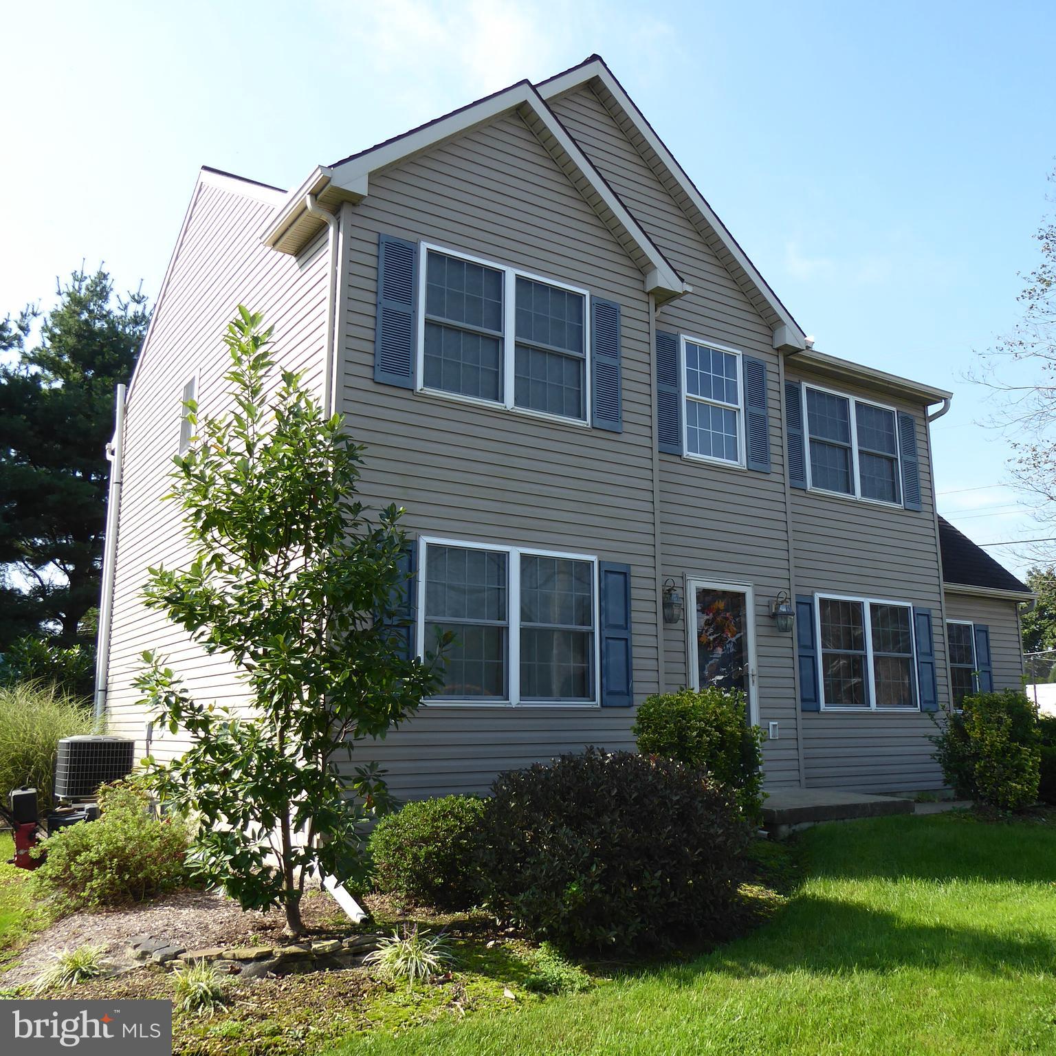 21 Hurst Boulevard Lititz, PA 17543 - Photo 1 of 56
