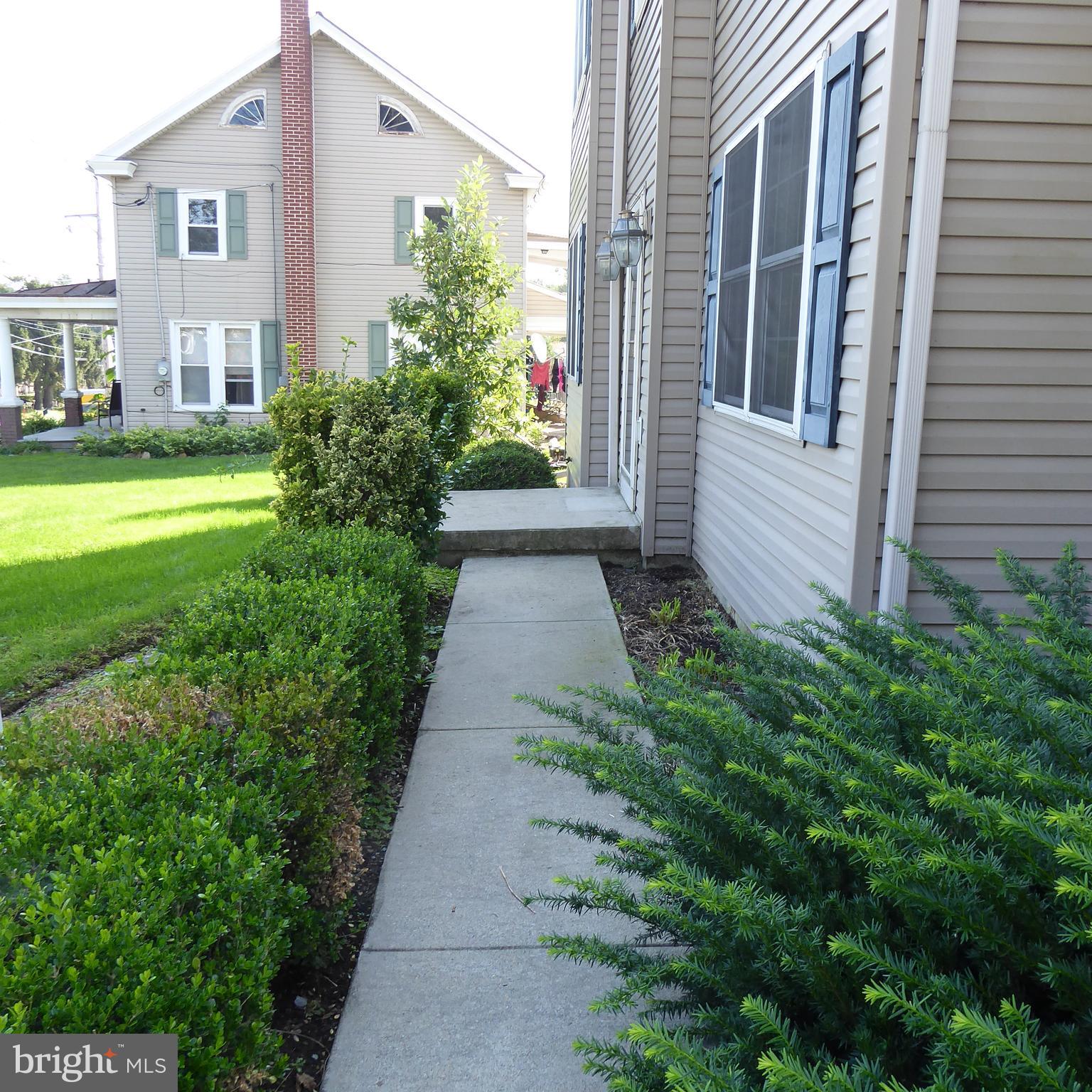21 Hurst Boulevard Lititz, PA 17543 - Photo 5 of 56