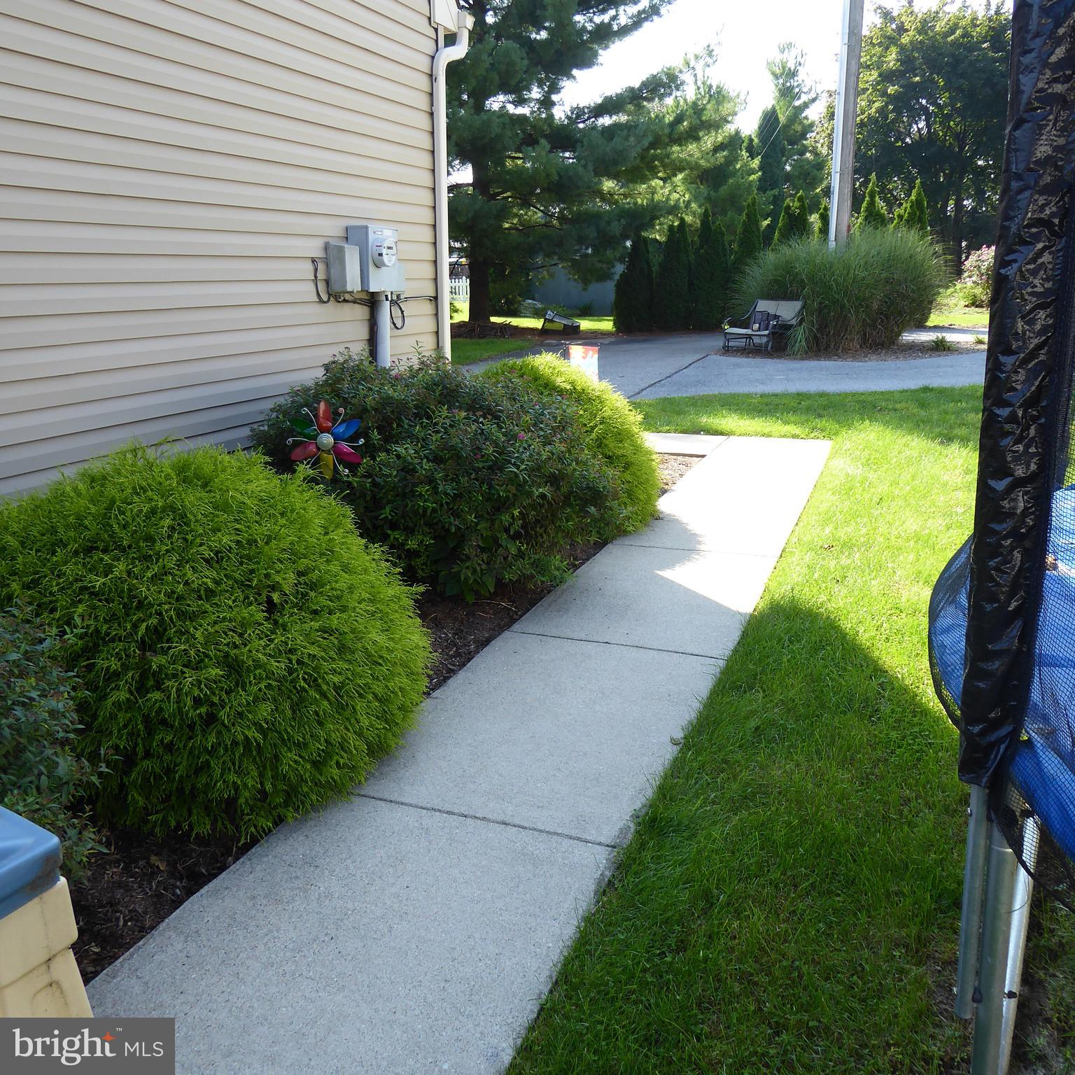 21 Hurst Boulevard Lititz, PA 17543 - Photo 6 of 56