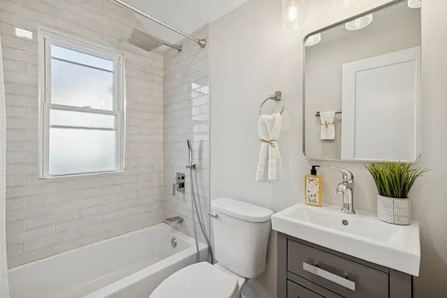 $749,900 | 929 Prairie Avenue, Park Ridge, IL 60068