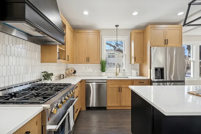 $749,900 | 929 Prairie Avenue, Park Ridge, IL 60068