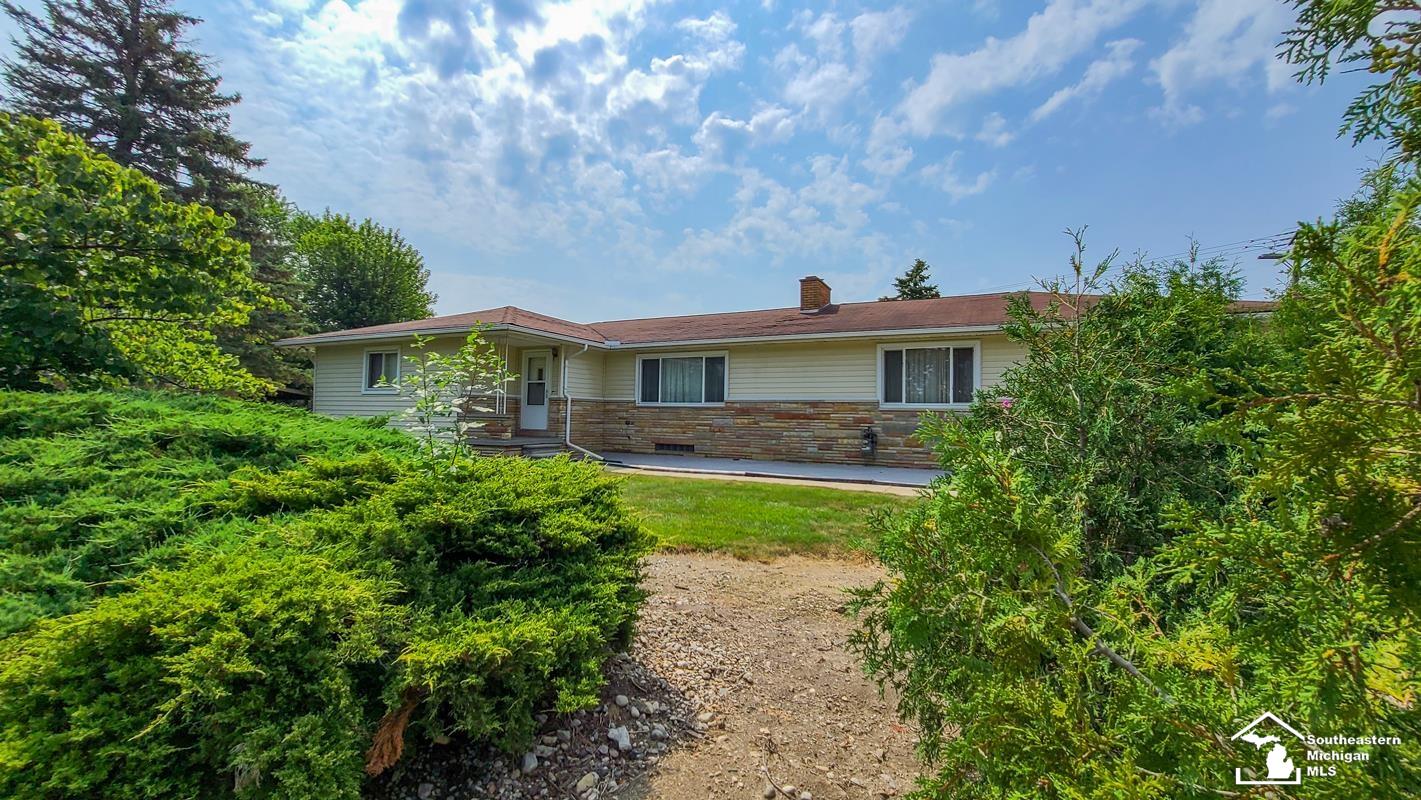 23451 Gibraltar Road Flat Rock, MI 48134 - Photo 6 of 55 50154695-bb7f939e-9010-4fa6-8c7f-a385ec3c7e7a.JPG