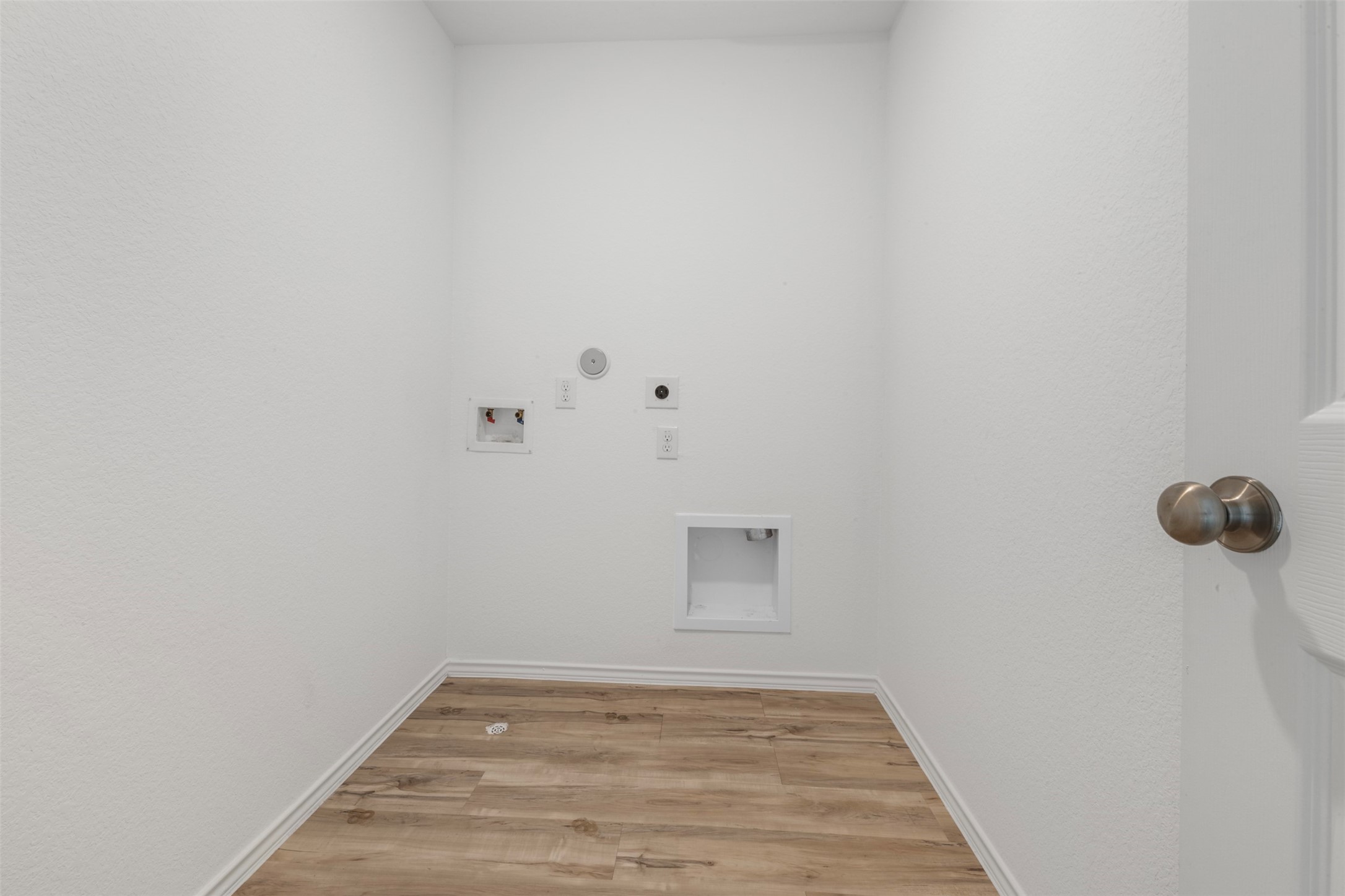 14538 Broadbury Pond Road Rosharon, TX 77583 - Photo 23 of 25 a view of a room