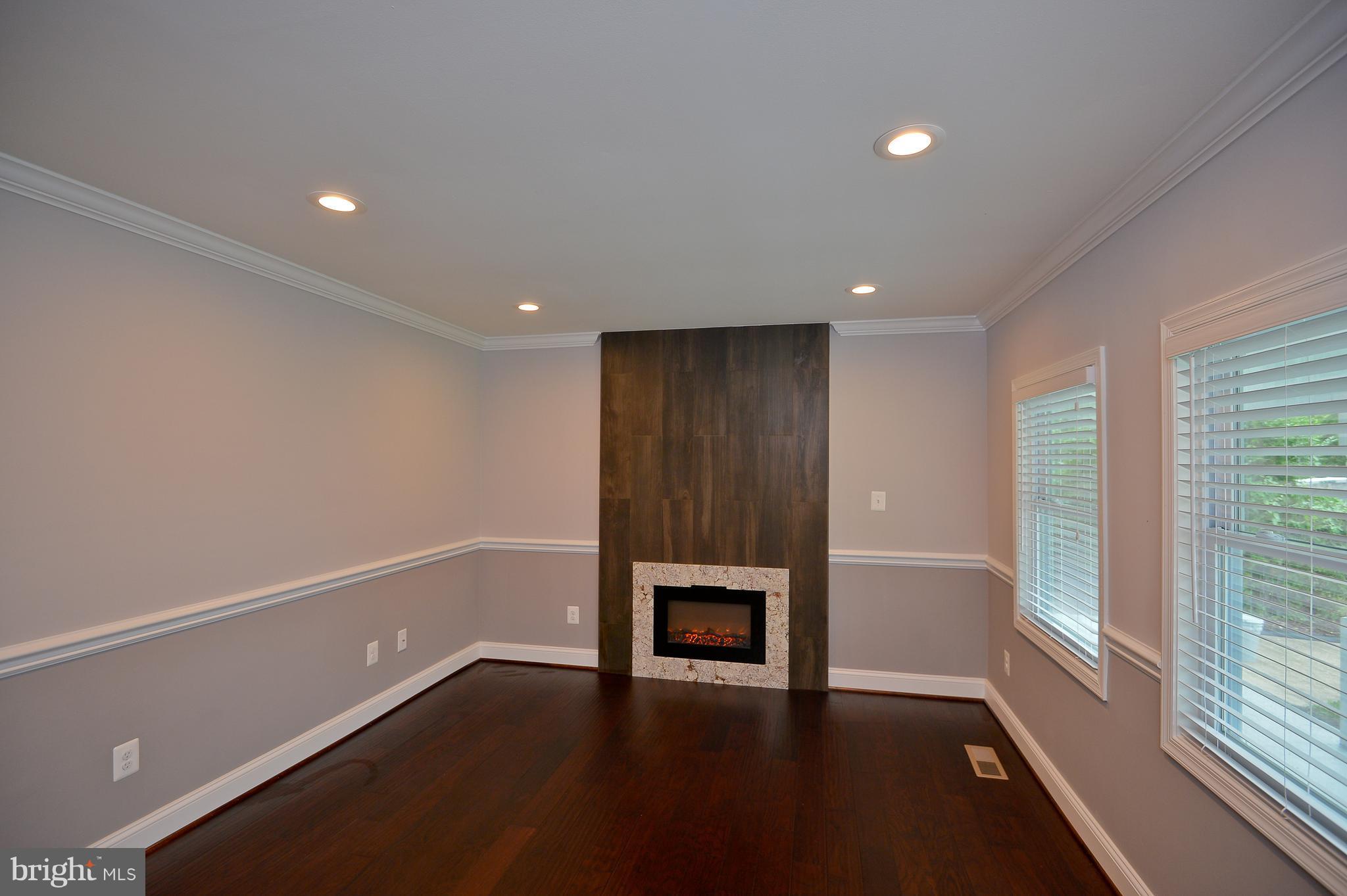 208 Acadia Road Waldorf, MD 20602 - Photo 2 of 29 Living Room