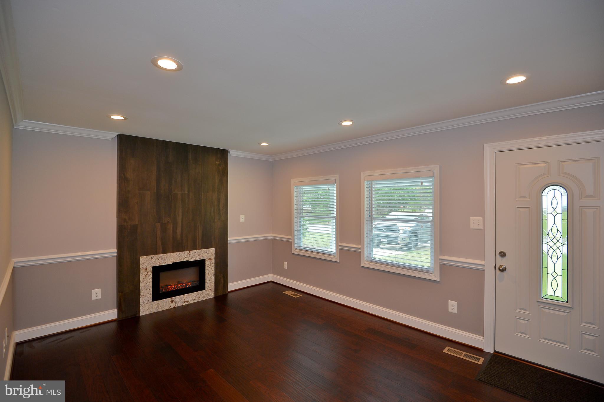 208 Acadia Road Waldorf, MD 20602 - Photo 3 of 29 Living Room
