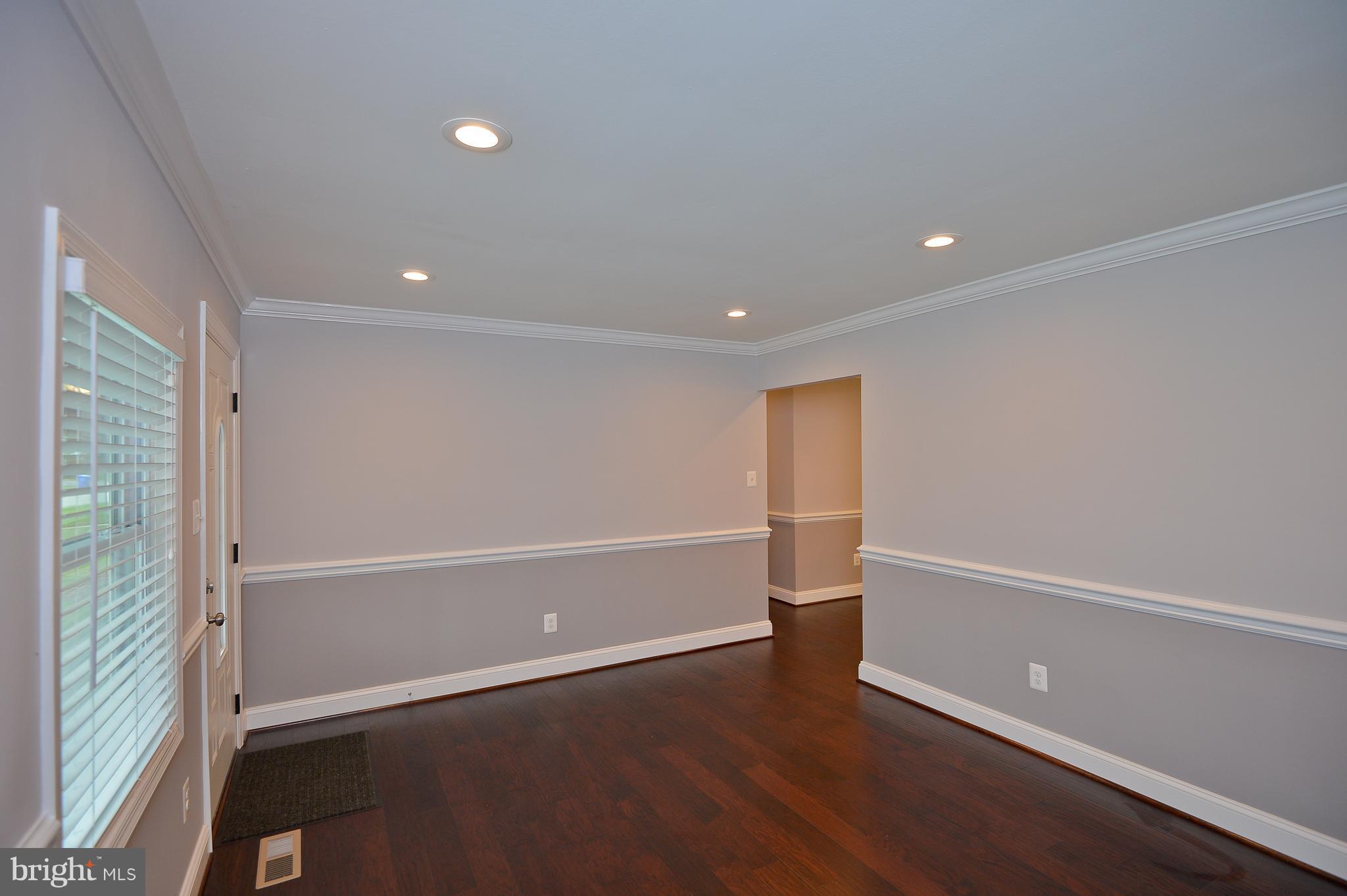 208 Acadia Road Waldorf, MD 20602 - Photo 4 of 29 Living Room