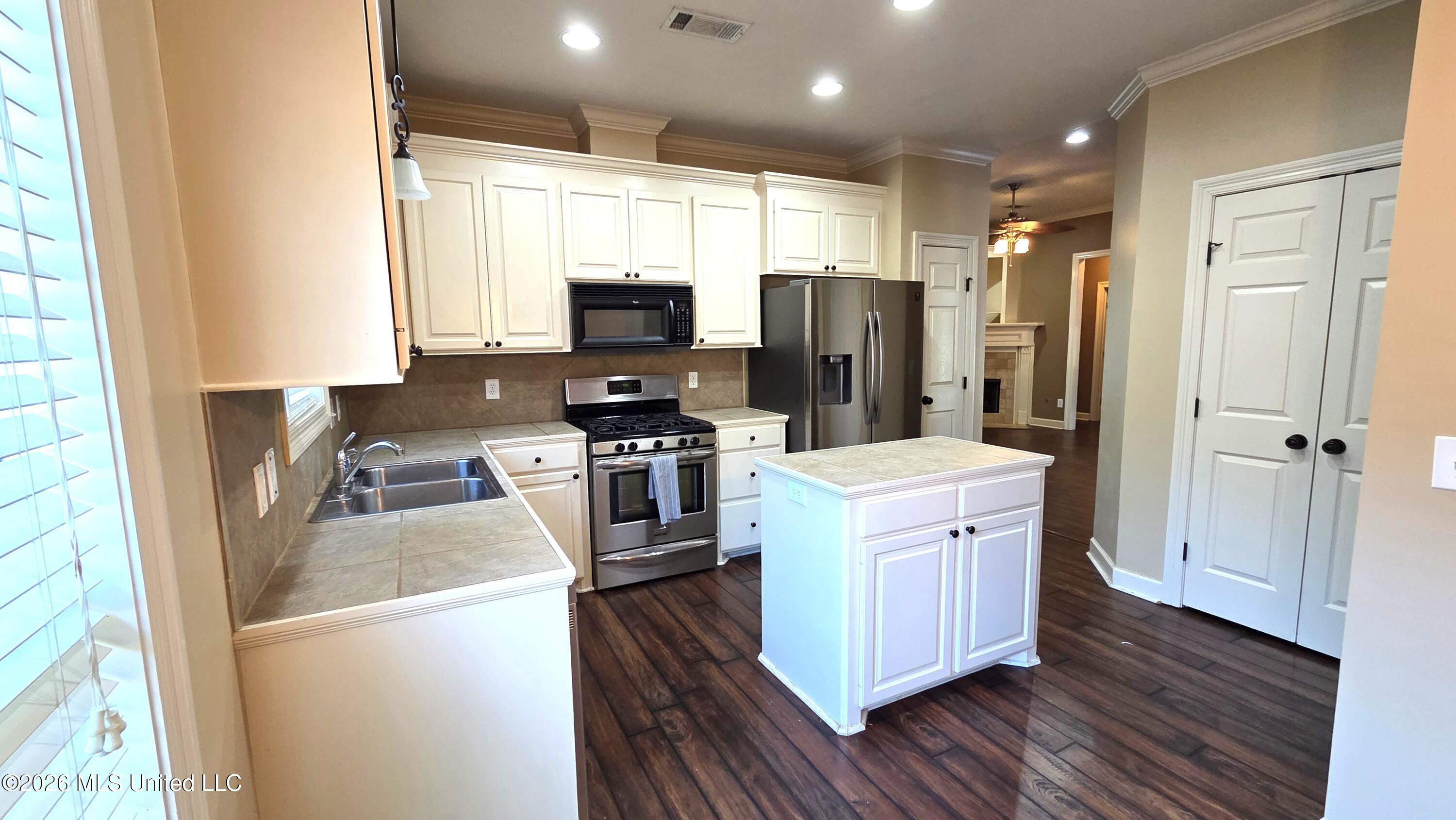 124 Cowles Creek Road Clinton, MS 39056 - Photo 7 of 42 KITCHEN