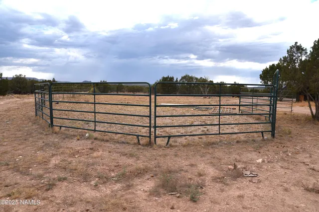 $400,000 | 45437 North Jacqueline Hill Drive, Ash Fork, AZ 86320