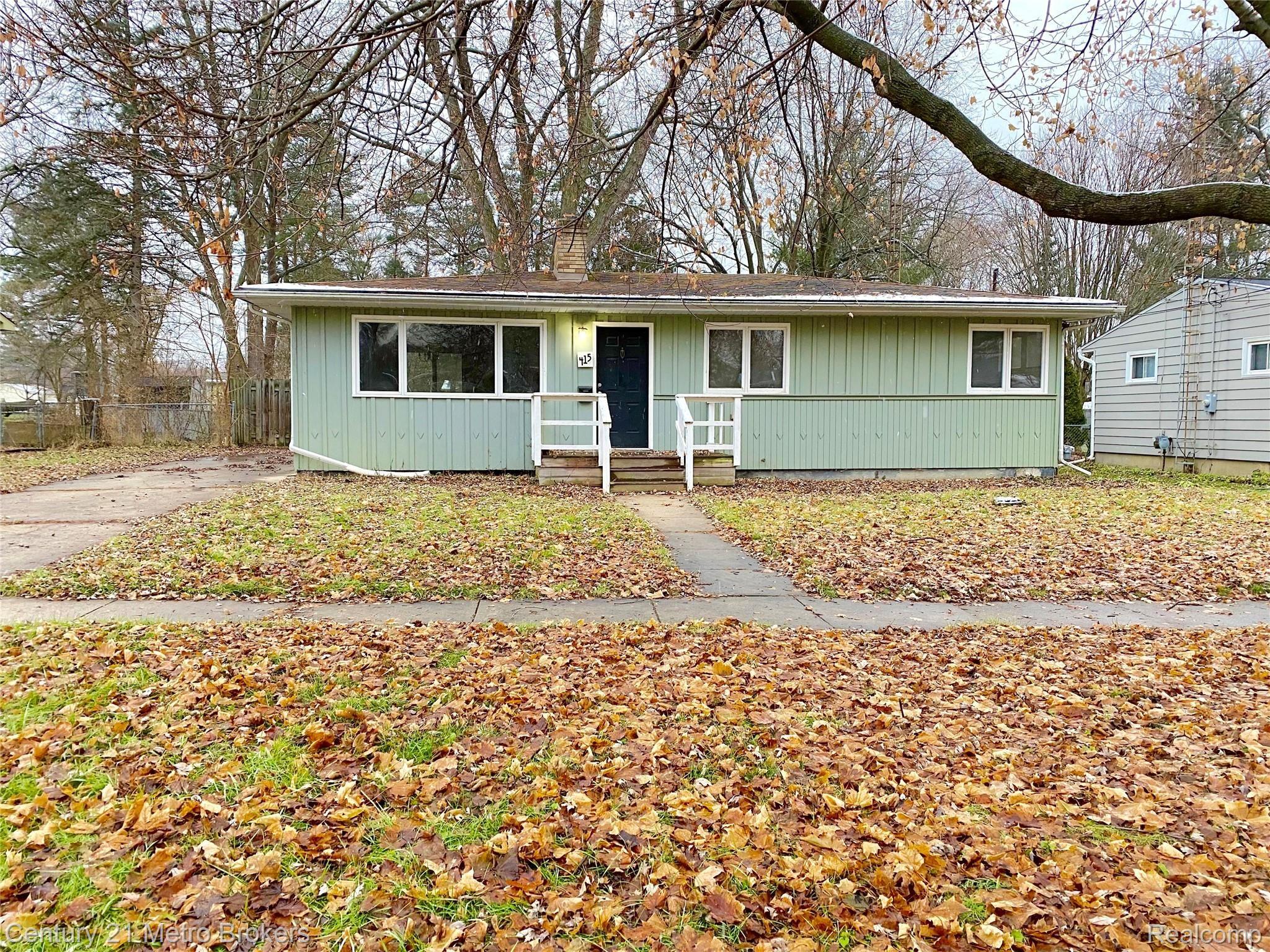 415 Crestview Street Flushing, MI 48433 - Photo 2 of 24 IMG_0034.jpg