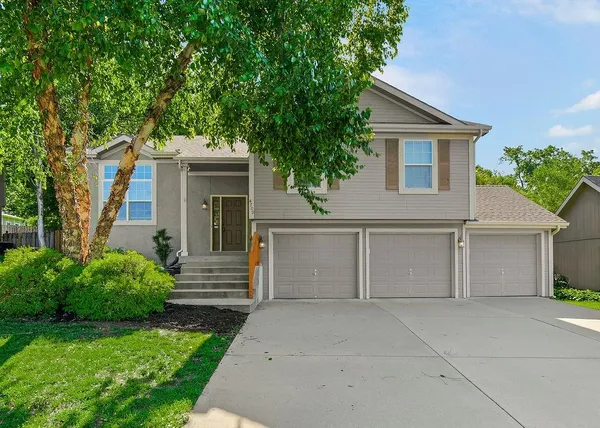 $372,000 | 4709 Edgehill Street, Leavenworth, KS 66048