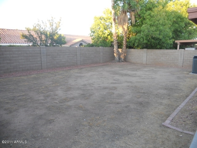 7563 West Redfield Road Peoria, AZ 85381 - Photo 11 of 25 023-263566 back yard
