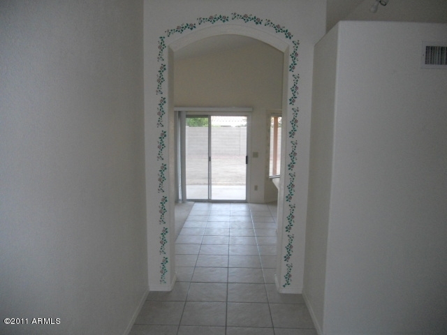 7563 West Redfield Road Peoria, AZ 85381 - Photo 14 of 25 023-263566 interior archway