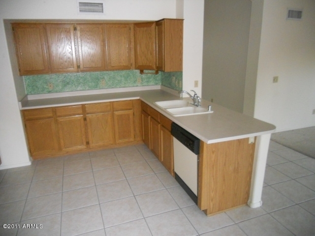 7563 West Redfield Road Peoria, AZ 85381 - Photo 16 of 25 023-263566 kitchen 2